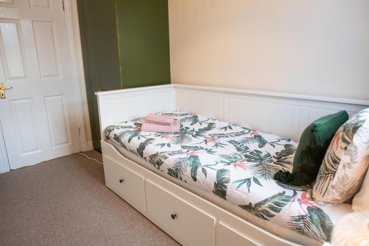 4 Bedroom Flat With High Speed Wi-Fi In North Acton, Ealing, West Londra Esterno foto