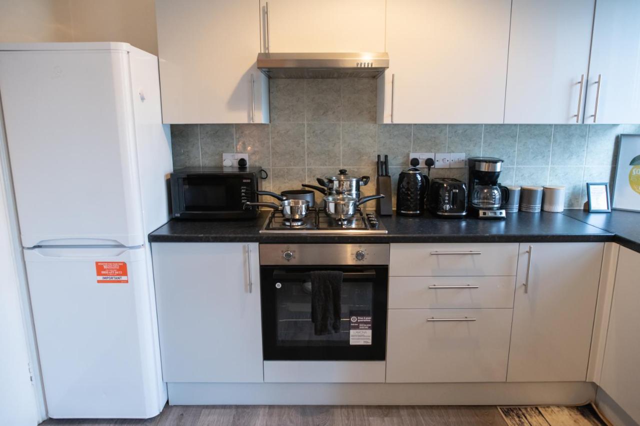4 Bedroom Flat With High Speed Wi-Fi In North Acton, Ealing, West Londra Esterno foto