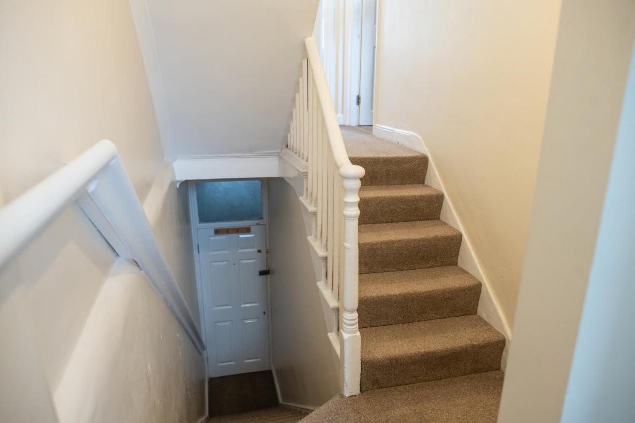 4 Bedroom Flat With High Speed Wi-Fi In North Acton, Ealing, West Londra Esterno foto