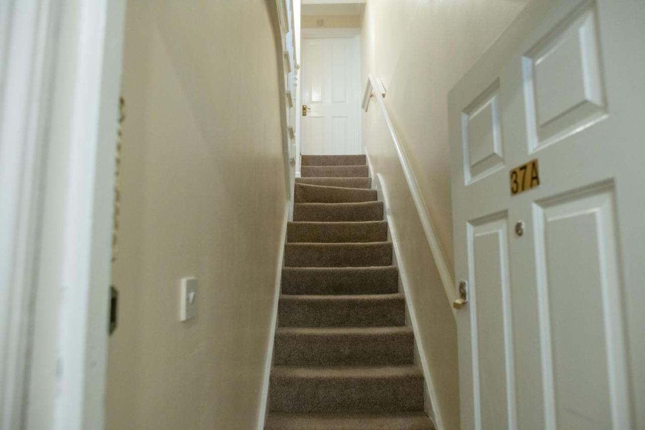 4 Bedroom Flat With High Speed Wi-Fi In North Acton, Ealing, West Londra Esterno foto