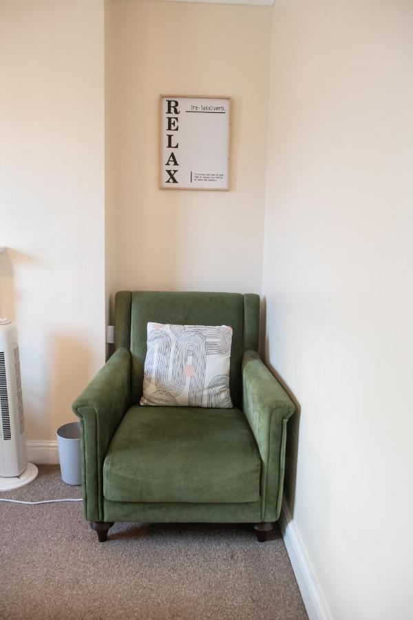 4 Bedroom Flat With High Speed Wi-Fi In North Acton, Ealing, West Londra Esterno foto