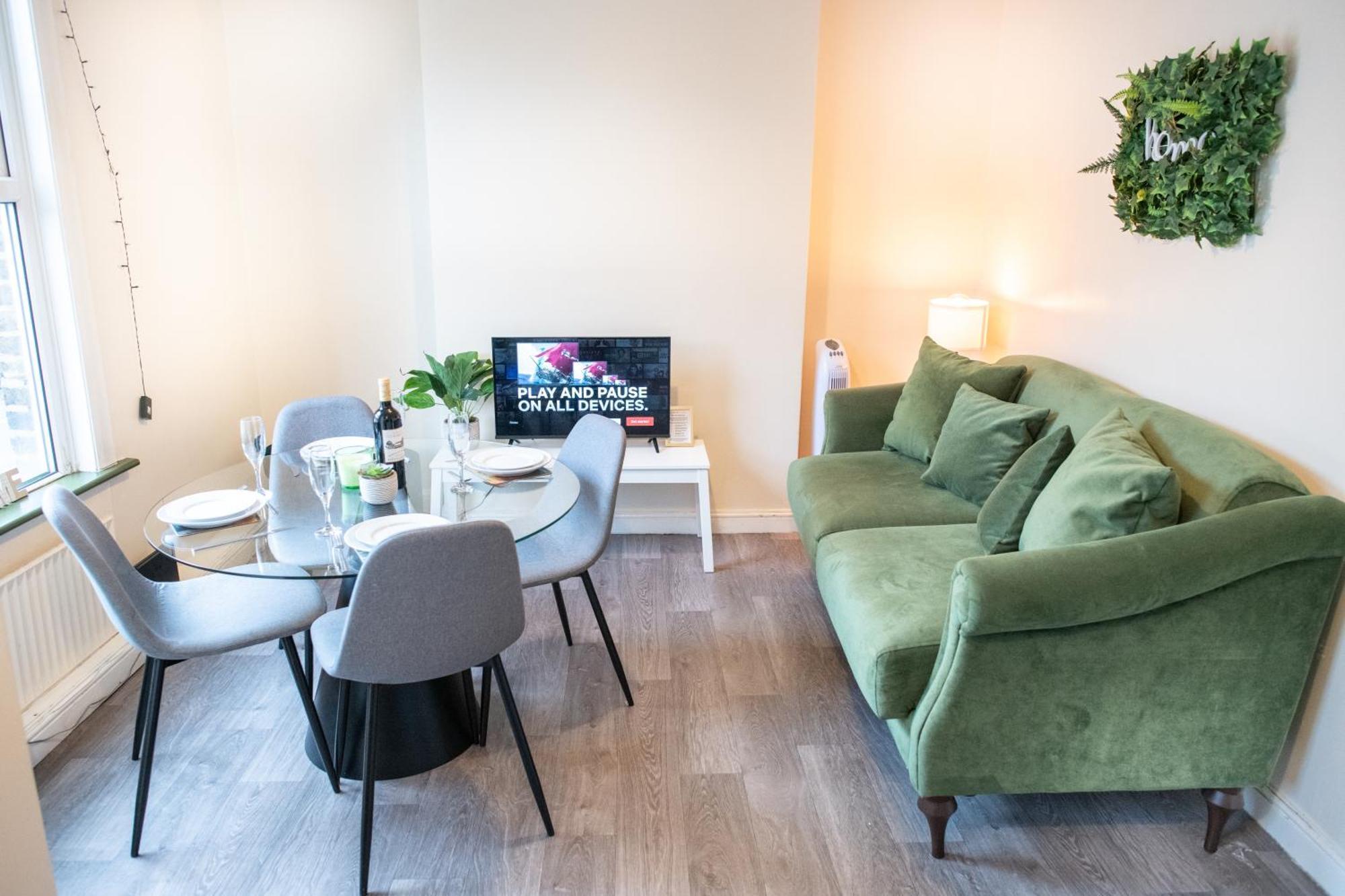 4 Bedroom Flat With High Speed Wi-Fi In North Acton, Ealing, West Londra Esterno foto