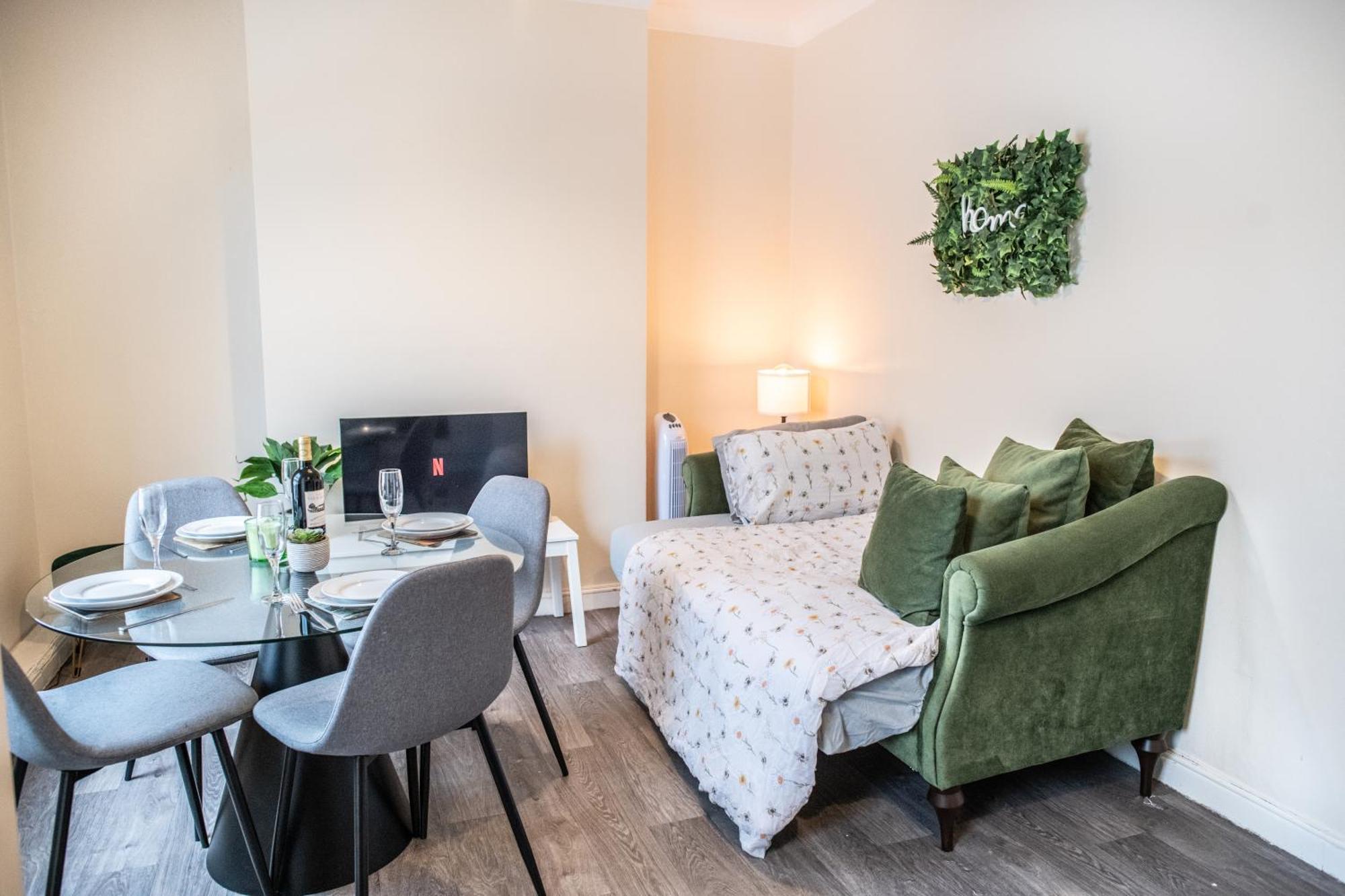 4 Bedroom Flat With High Speed Wi-Fi In North Acton, Ealing, West Londra Esterno foto